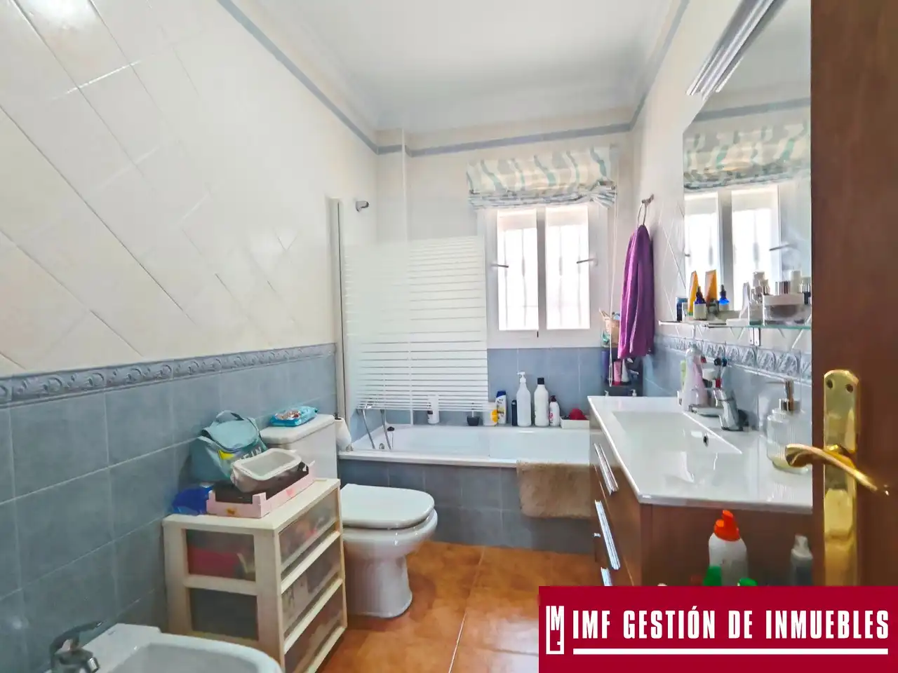 Baño de Casa o chalet en venta en Nerja con Jardín privado, Terraza y Piscina comunitaria