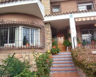 Vista exterior de Casa o xalet en venda en Rivas-Vaciamadrid amb Aire condicionat, Calefacció i Jardí privat