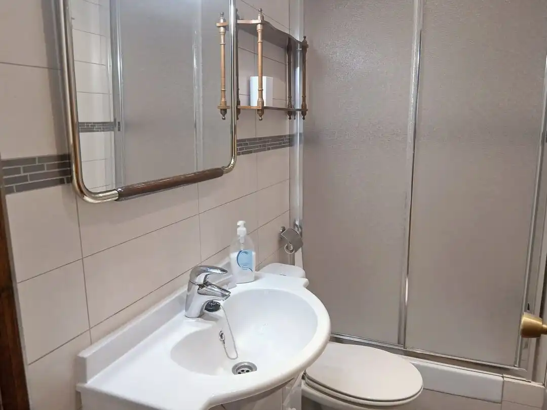 Badezimmer von Wohnung zum Verkauf in Ezcaray mit Heizung, Privatgarten und Terrasse