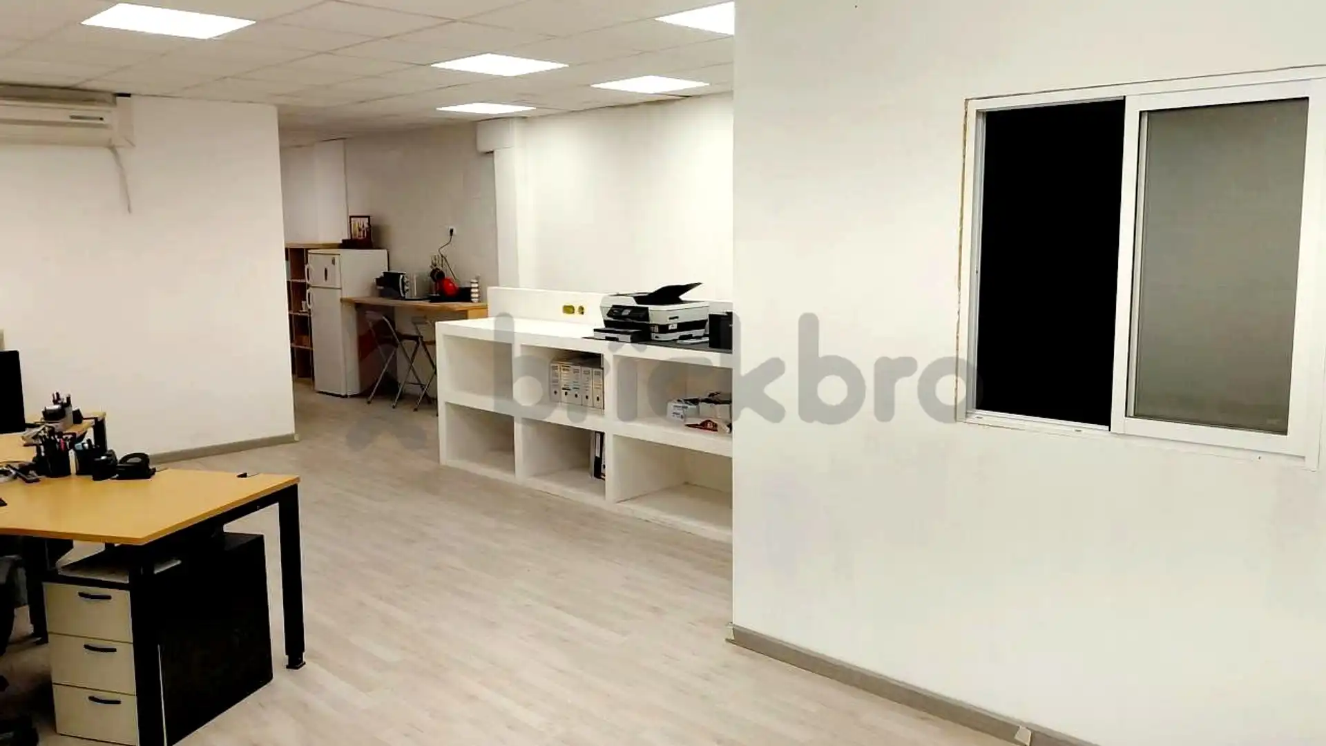 Local de lloguer en Esplugues de Llobregat amb Aire condicionat
