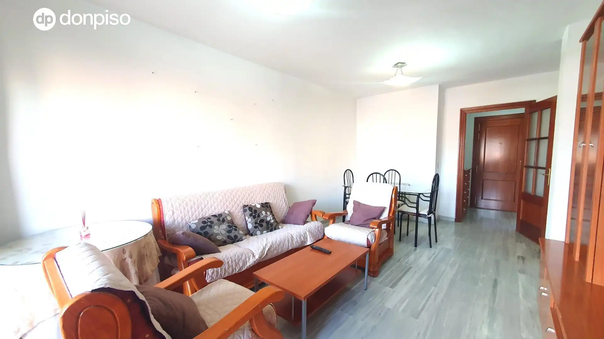 Living room of Flat for rent in Granada  with Air Conditioner, Heating and Terrace