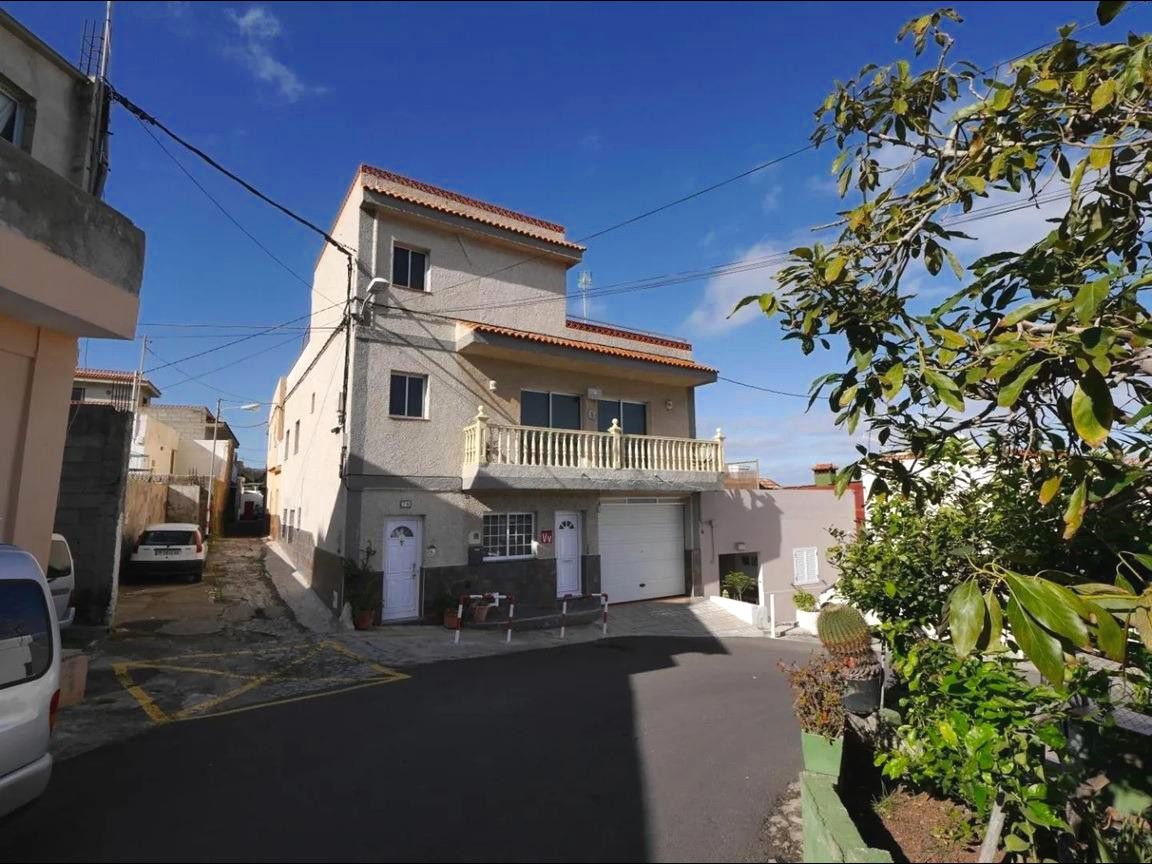 Exterior view of House or chalet for sale in Icod de los Vinos  with Terrace, Storage room and Balcony