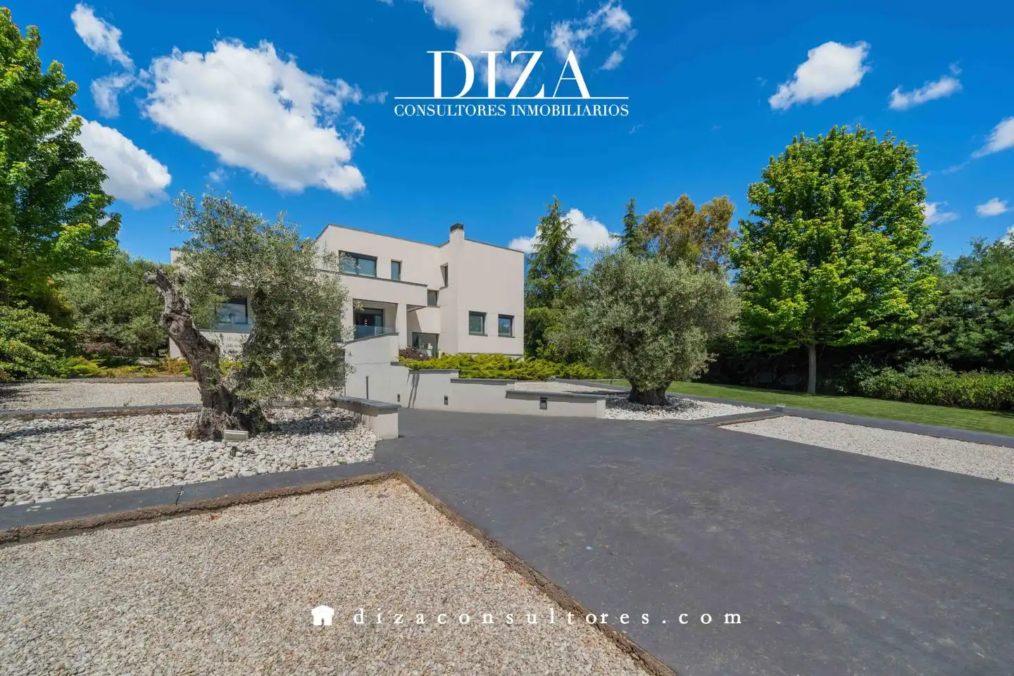 Vista exterior de Casa o xalet en venda en Boadilla del Monte amb Aire condicionat, Calefacció i Jardí privat