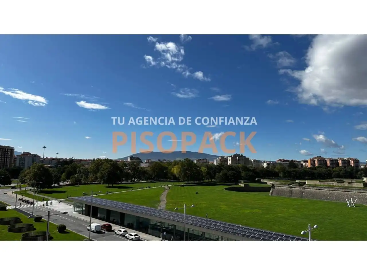 Piso en venta en  Pamplona / Iruña con Calefacción, Terraza y Balcón