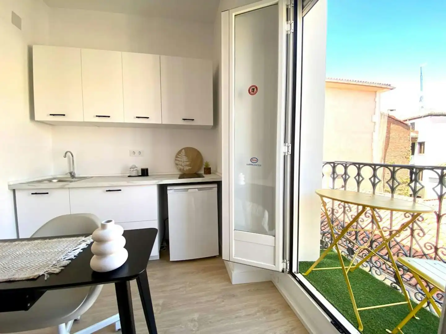 Balcony of Flat for share in Madrid  with Washing machine