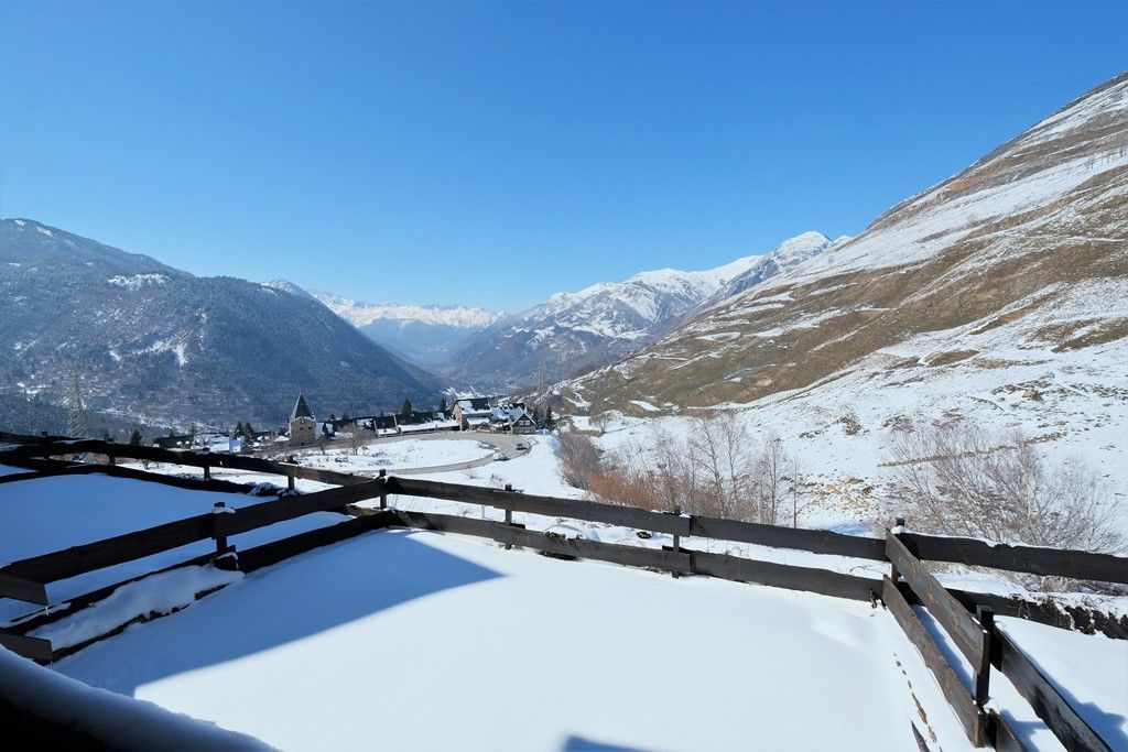 Exterior view of House or chalet for sale in Naut Aran  with Private garden, Parquet flooring and Terrace