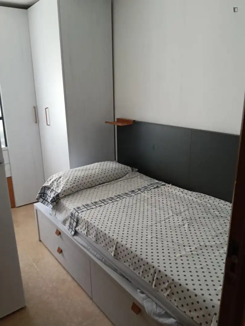Schlafzimmer von Wohnungen zur untervermieten in L'Hospitalet de Llobregat mit Möbliert, Ofen und Waschmaschine