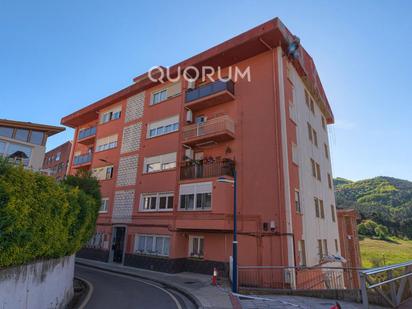 Exterior view of Flat for sale in Etxebarri  with Heating, Terrace and Storage room