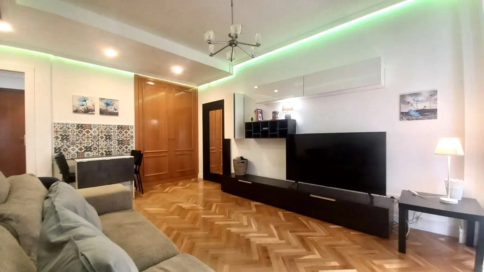 Living room of Apartments for share in  Madrid Capital  with Air Conditioner, Terrace and Furnished