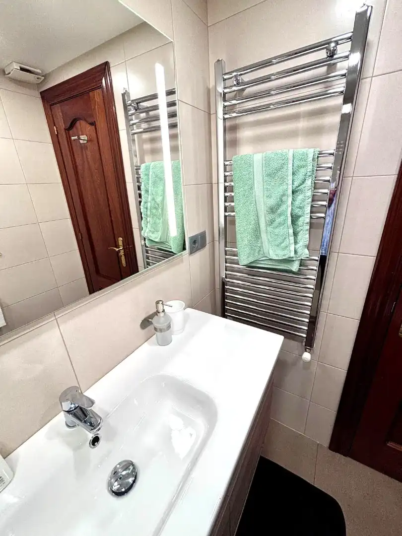 Baño de Piso en venta en Gijón  con Calefacción, Parquet y Terraza