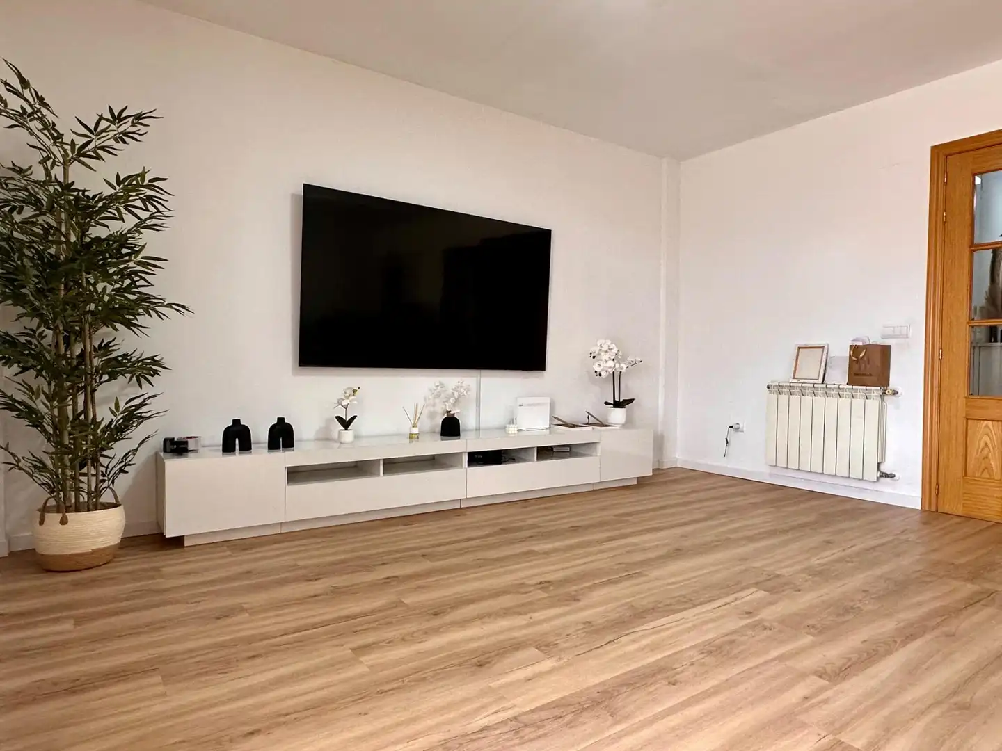 Sala d'estar de Casa adosada en venda en Camponaraya amb Calefacció, Jardí privat i Terrassa