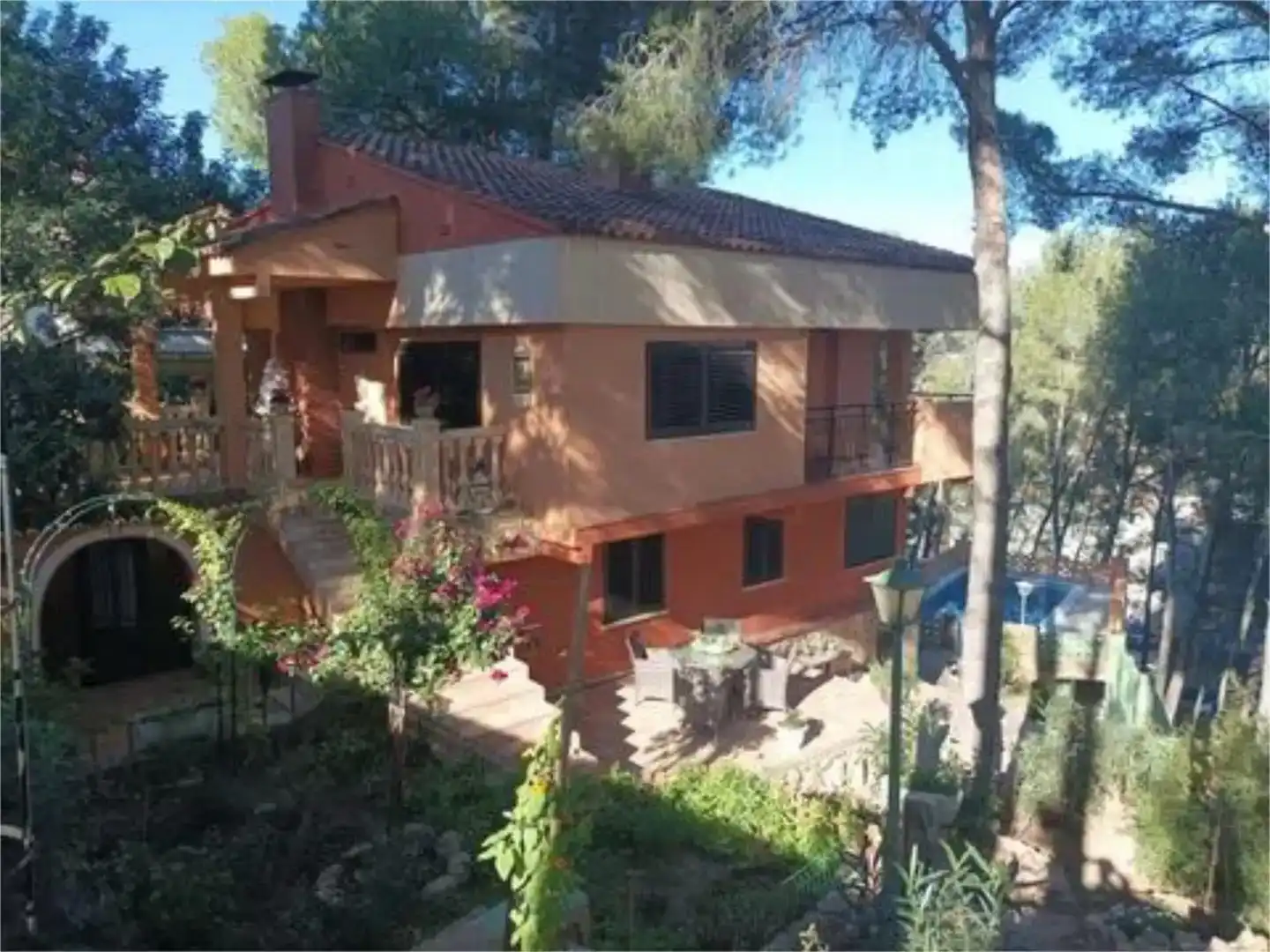 Exterior view of Houses for sale in Gilet  with Air Conditioner, Private garden and Storage room
