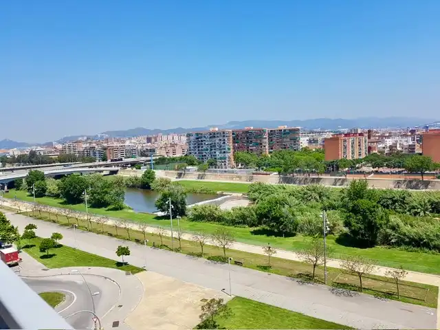 Vista exterior de Àtic de lloguer en Sant Adrià de Besòs amb Aire condicionat, Calefacció i Parquet