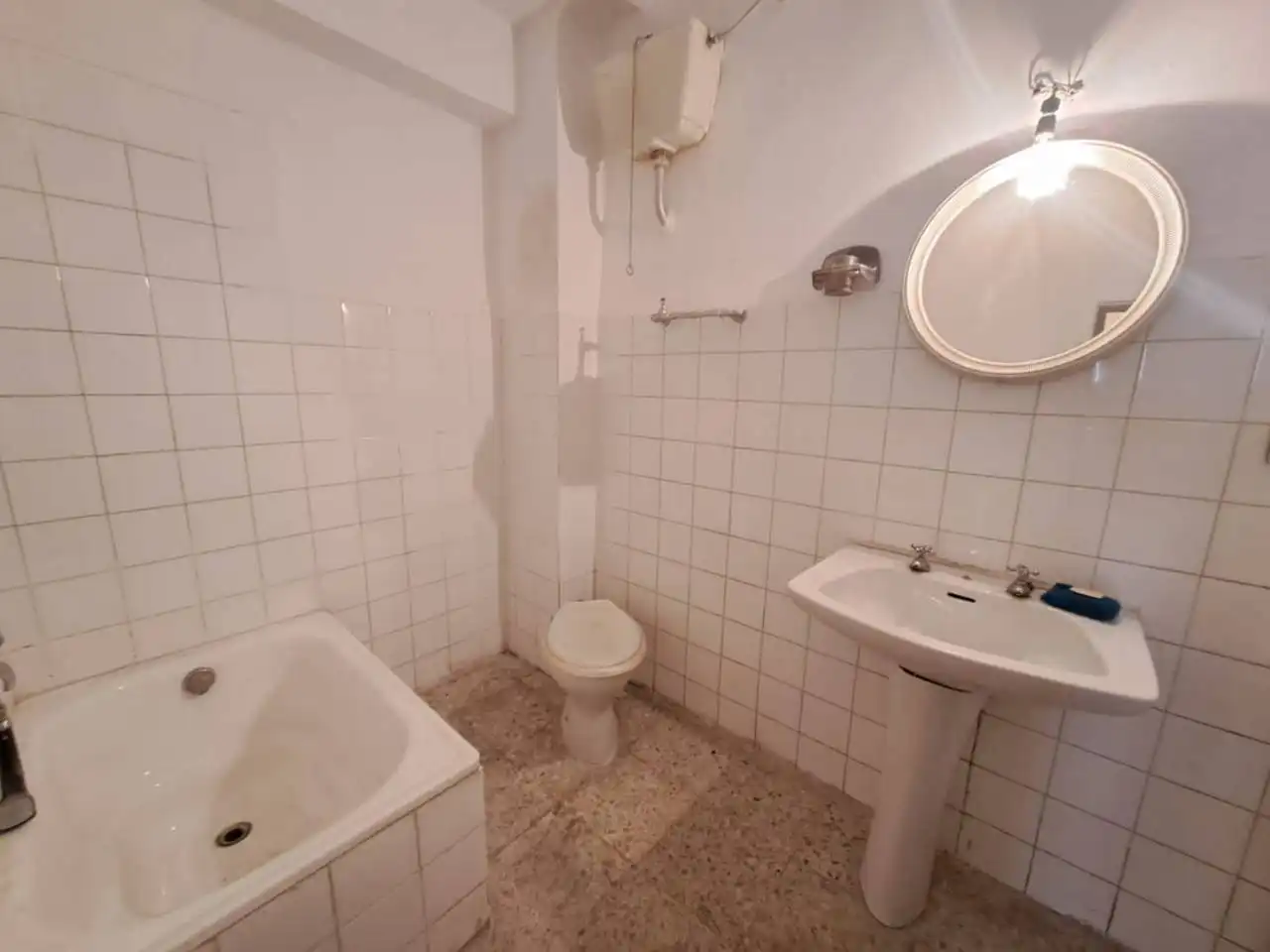 Baño de Piso en venta en Burgos con Calefacción y Terraza