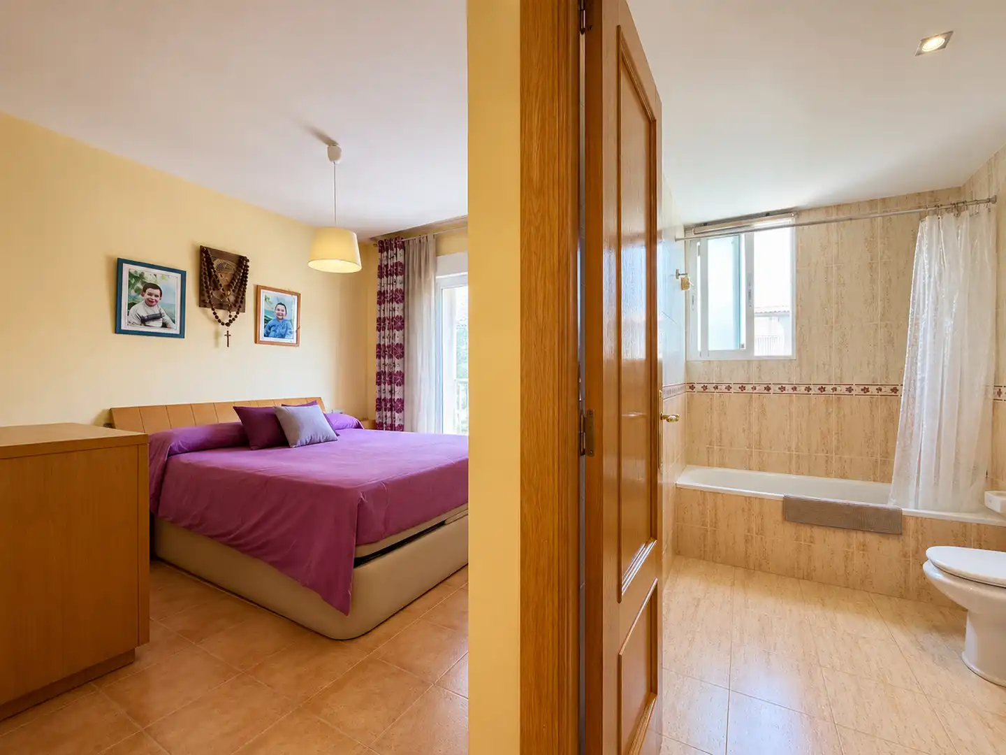 Schlafzimmer von Einfamilien-Reihenhaus zum Verkauf in San Antonio de Benagéber mit Klimaanlage, Heizung und Privatgarten