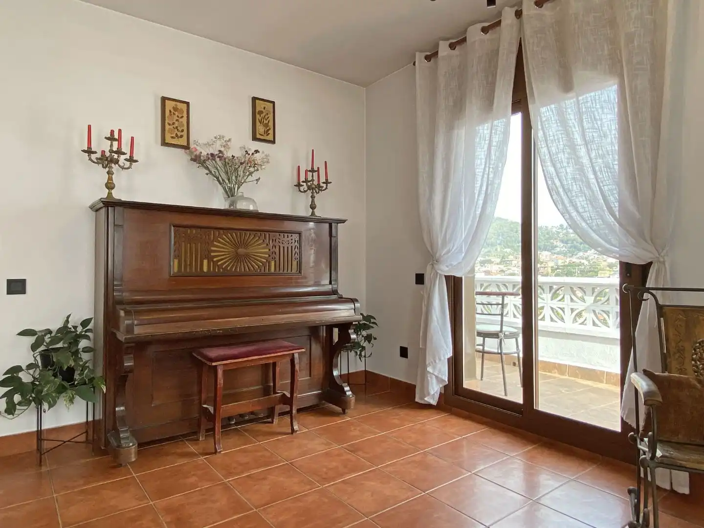 Sala de estar de Casa o chalet en venta en Sant Vicenç Dels Horts con Aire acondicionado, Terraza y Piscina