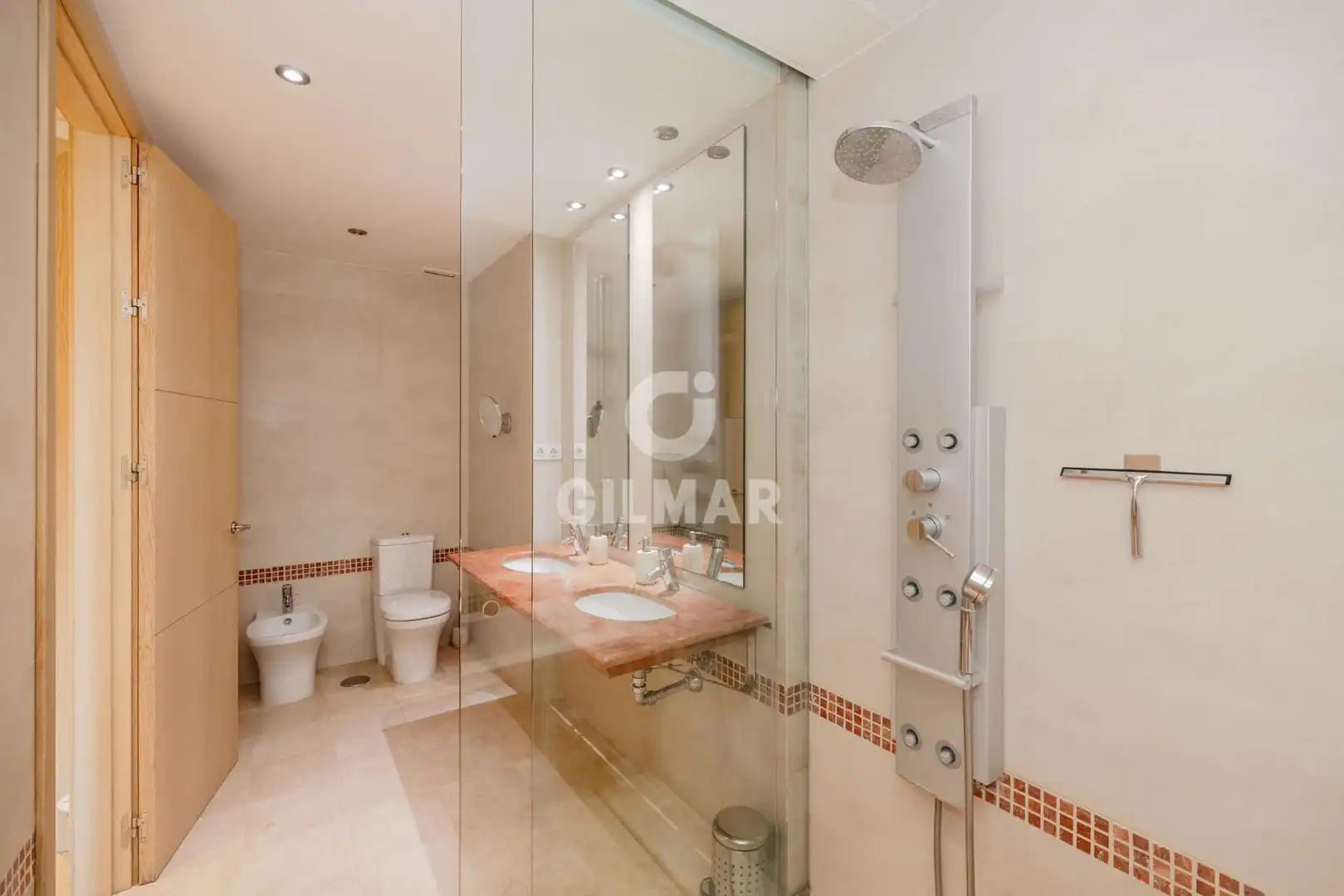 Baño de Apartamento en venta en Sotogrande con Calefacción, Jardín privado y Trastero