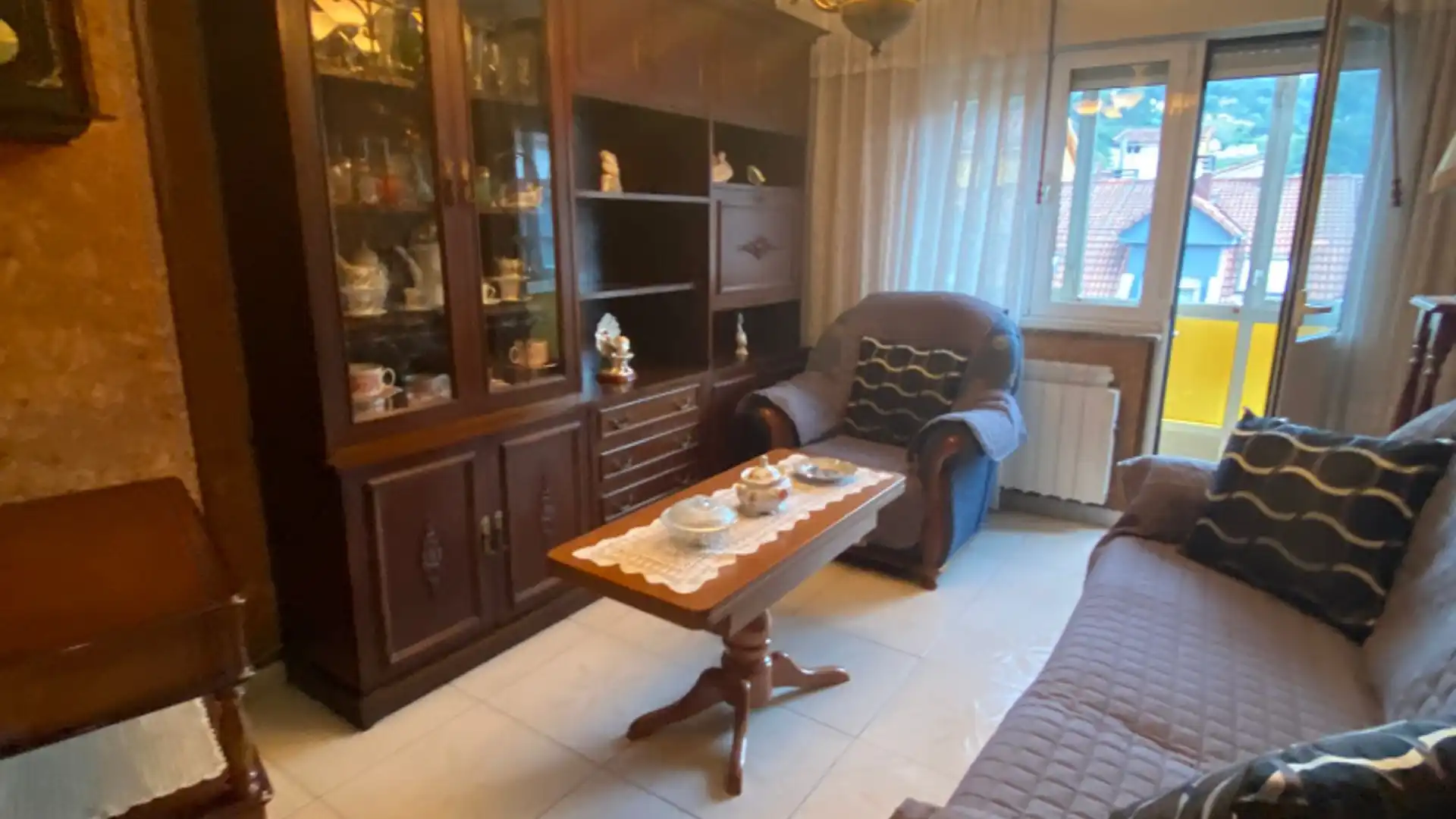 Sala de estar de Piso en venta en San Martín del Rey Aurelio con Calefacción, Trastero y Amueblado