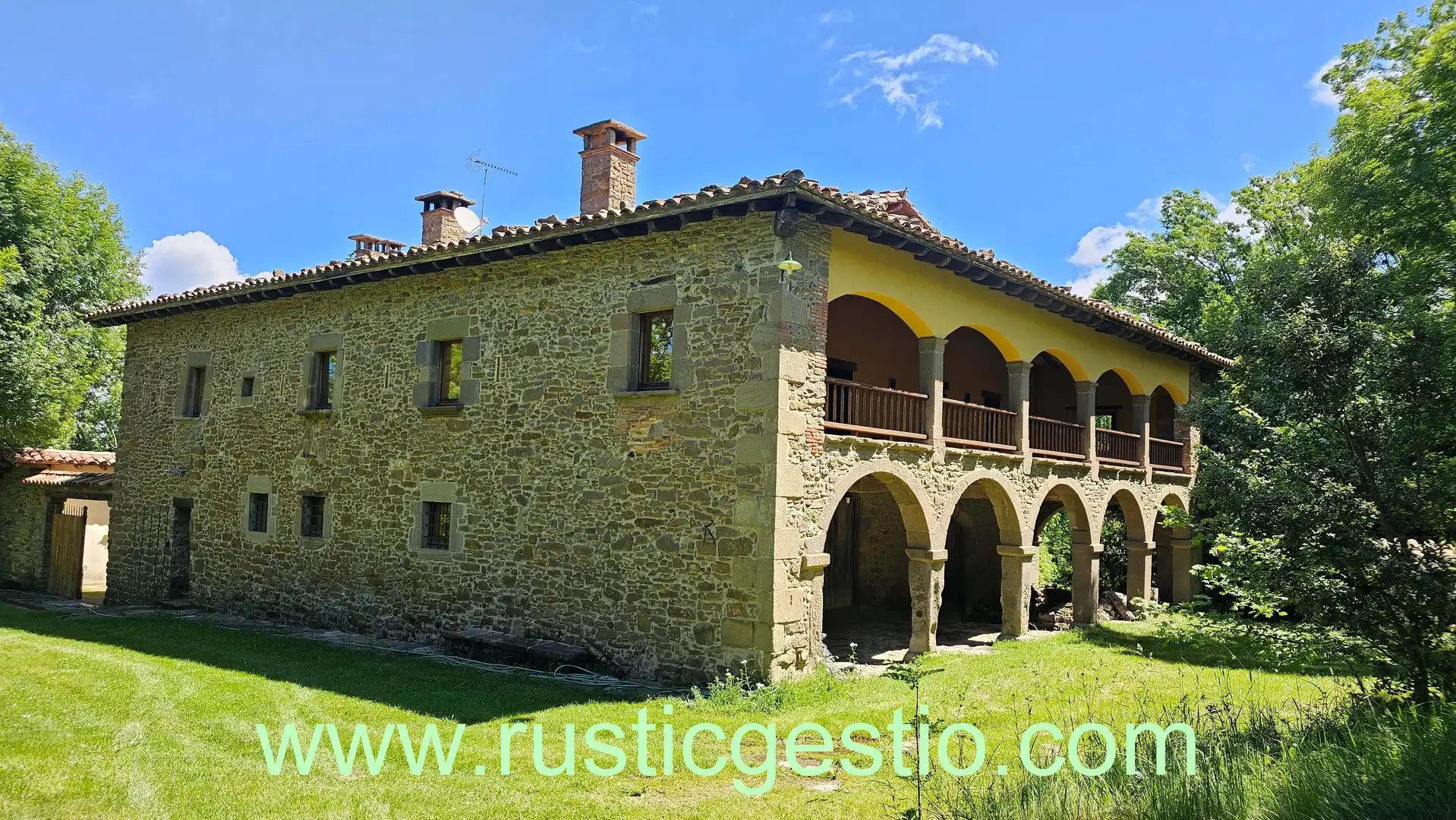 Außenansicht von Country house zum Verkauf in La Vall d'en Bas mit Heizung, Privatgarten und Parkett