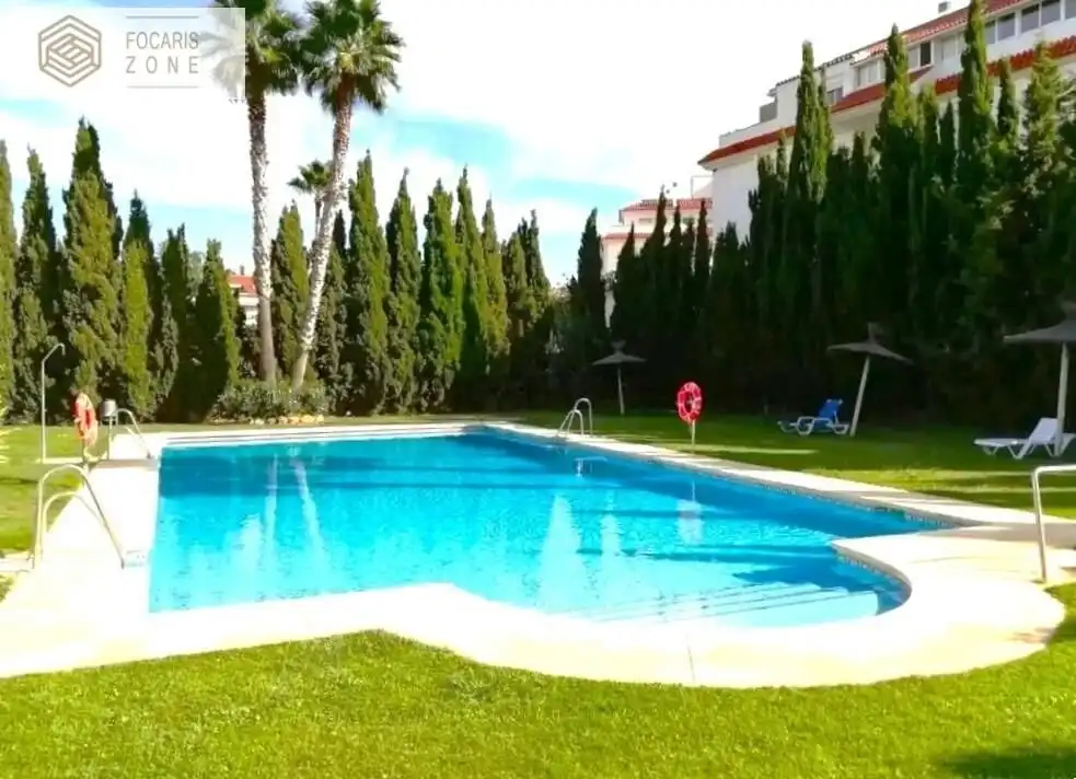 Piscina de Pis en venda en Manilva amb Aire condicionat, Calefacció i Jardí privat