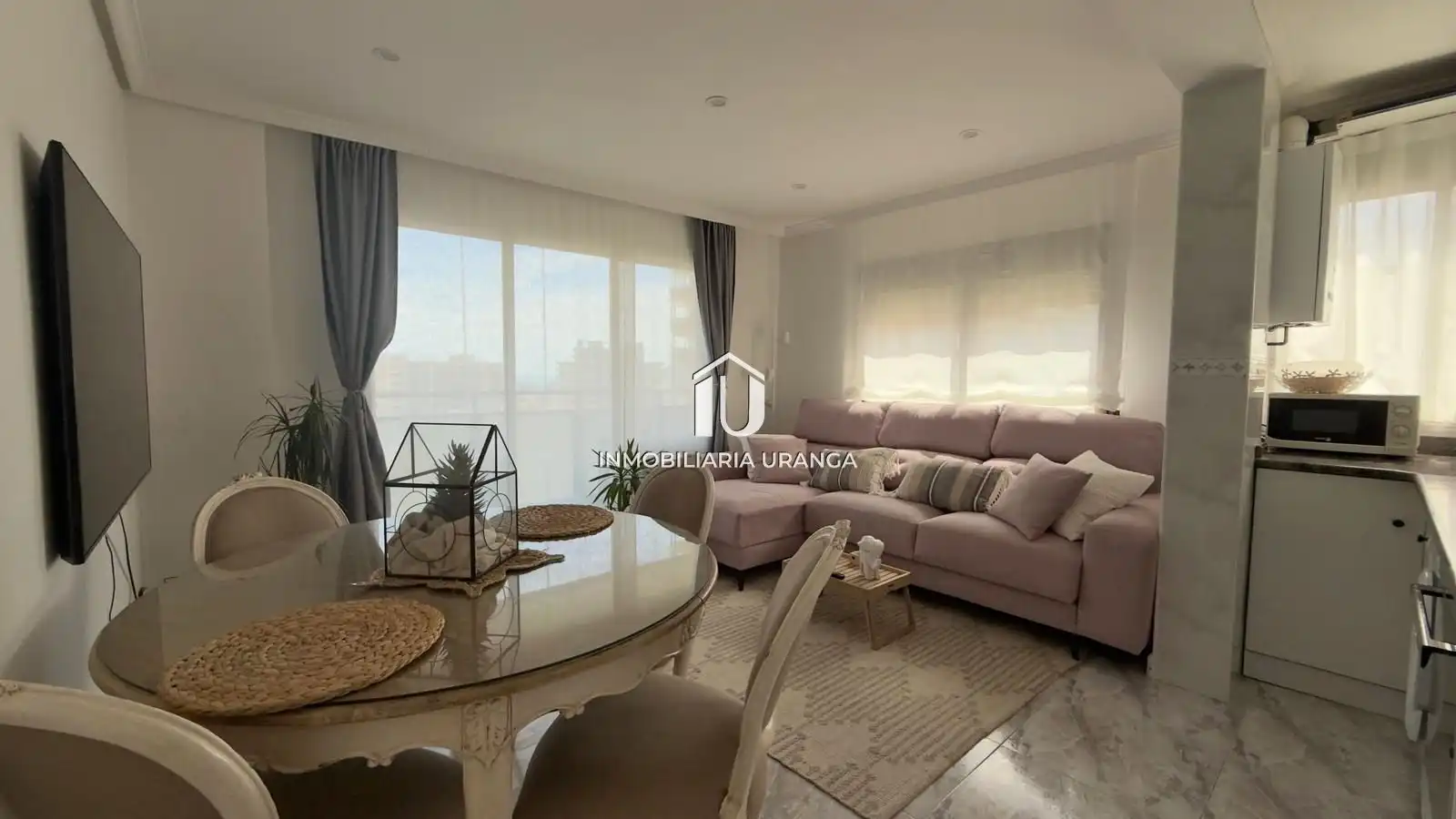 Wohnzimmer von Wohnung zum Verkauf in Laredo mit Heizung, Terrasse und Möbliert