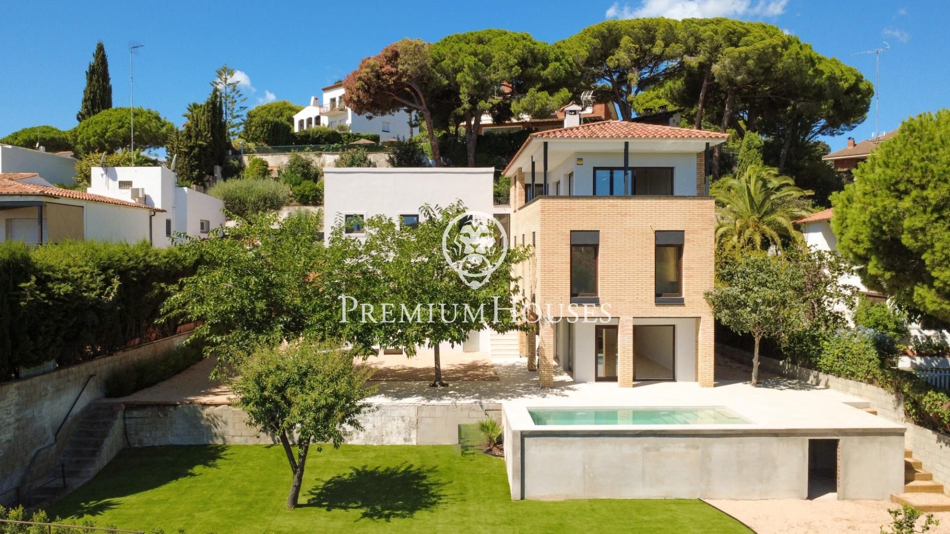 Vista exterior de Casa o xalet en venda en Arenys de Mar amb Aire condicionat, Calefacció i Jardí privat
