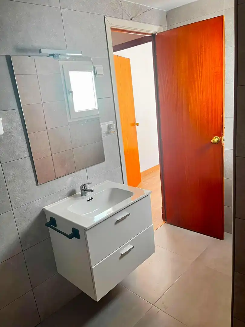 Badezimmer von Wohnung zur Miete in Alicante / Alacant mit Parkett