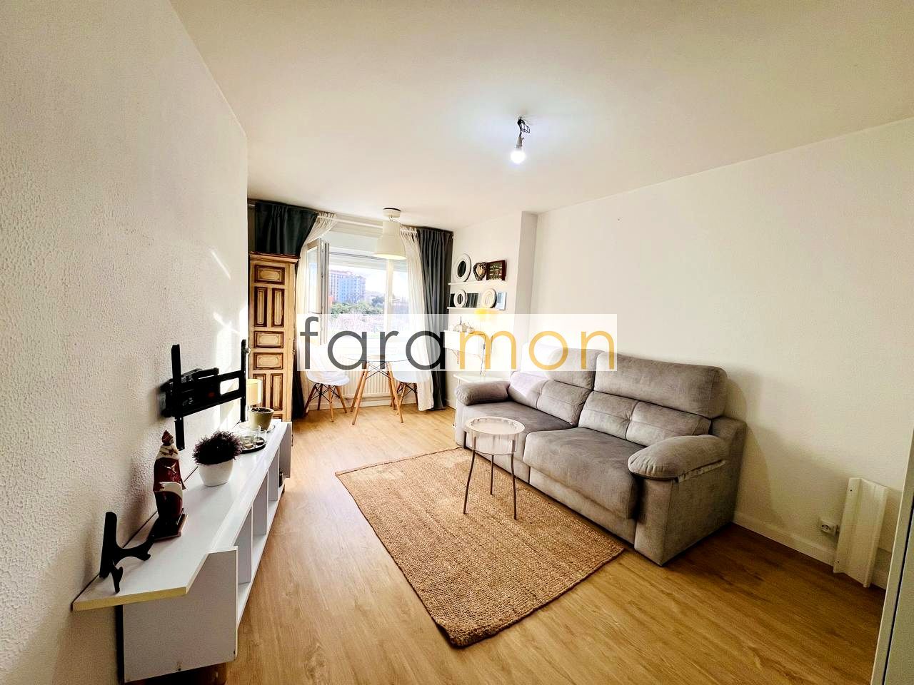 Vista exterior de Estudio en venta en Vigo  con Calefacción y Amueblado