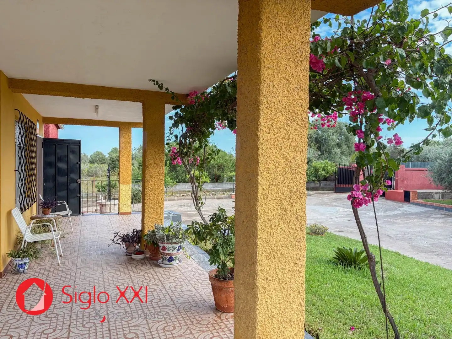 Chalet con piscina en venta en Madrigal, imagen 2