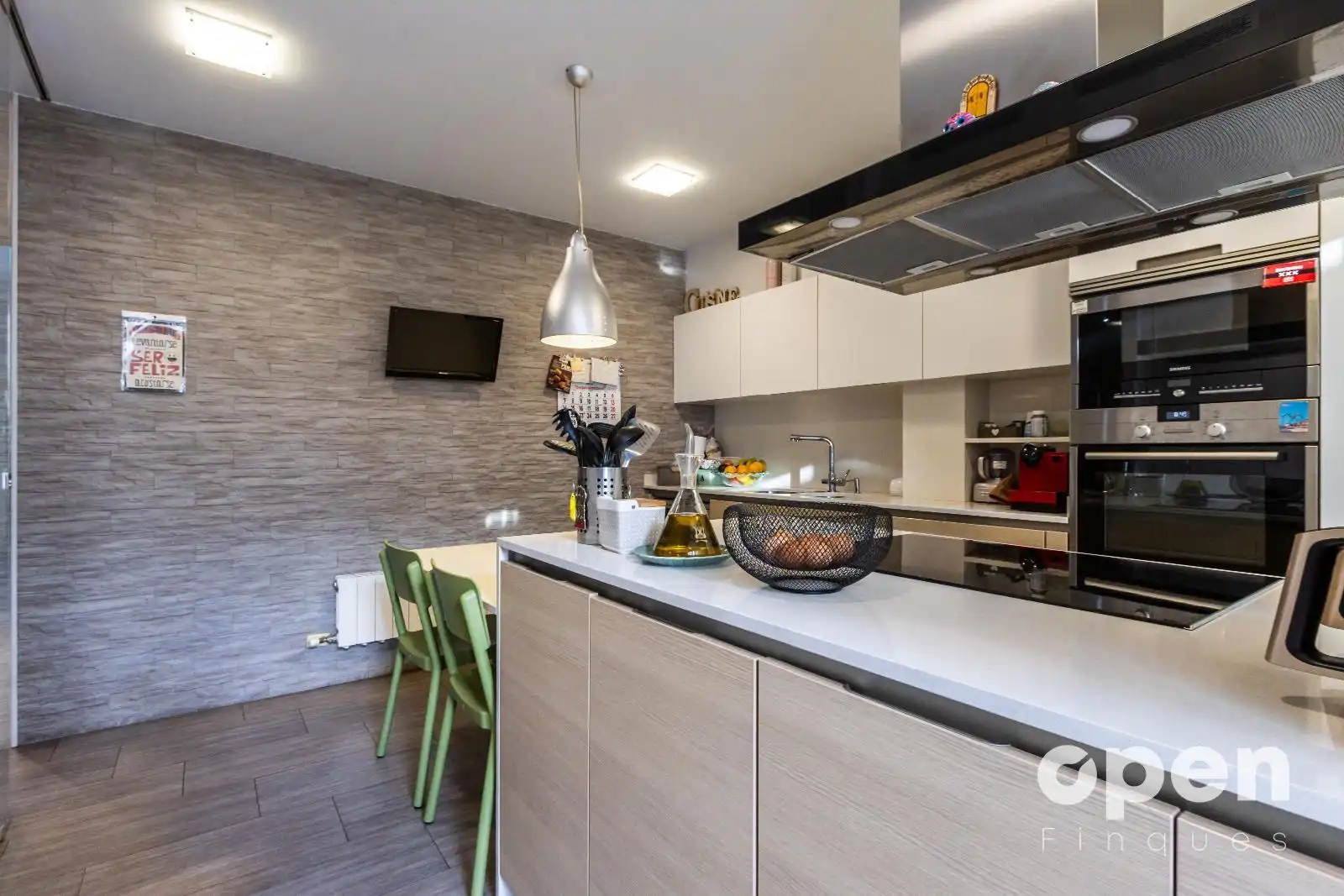 Küche von Einfamilien-Reihenhaus zum Verkauf in Terrassa mit Klimaanlage, Heizung und Terrasse