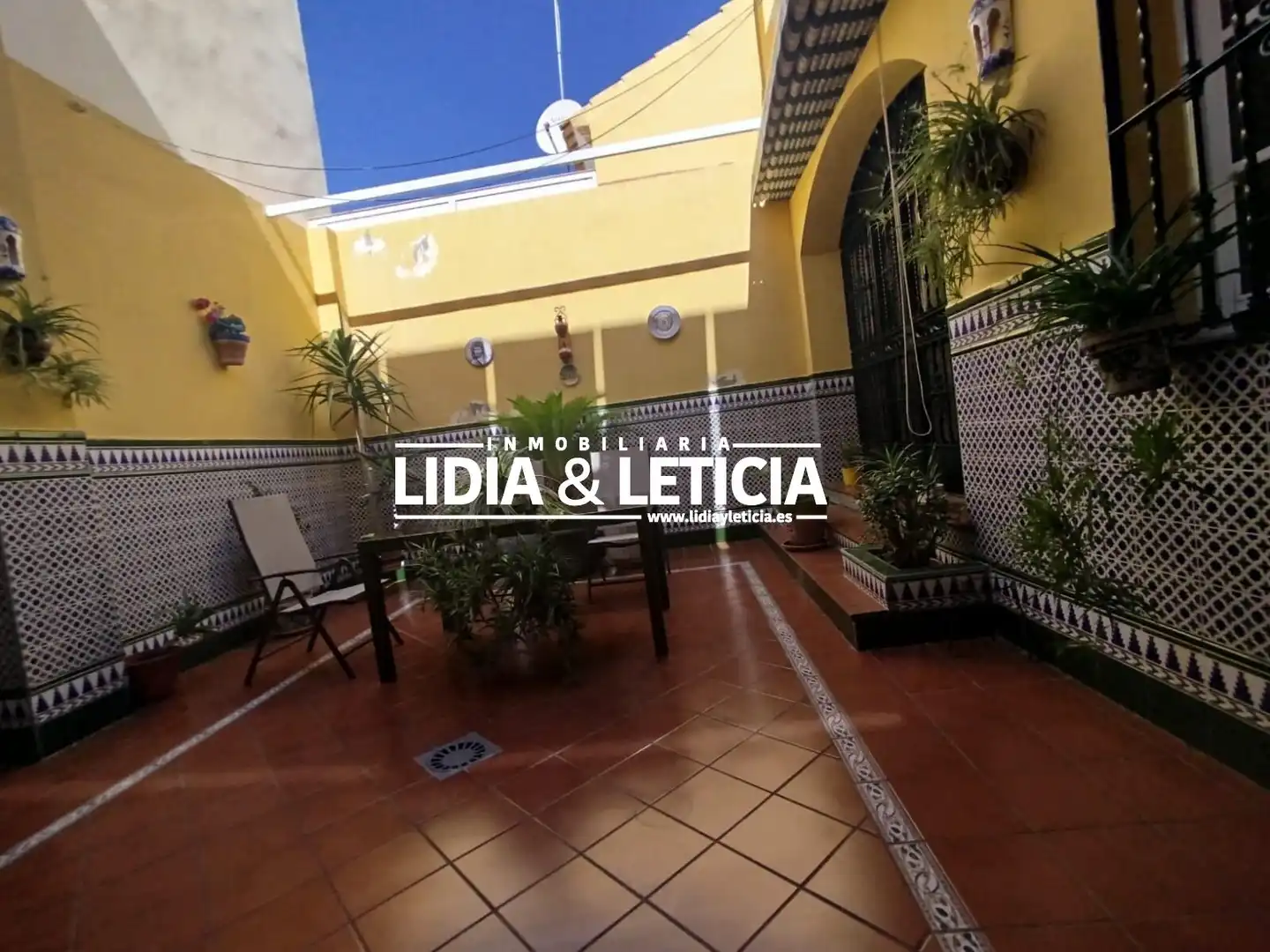 Vista exterior de Casa o xalet en venda en Alcalá de Guadaira amb Aire condicionat i Traster