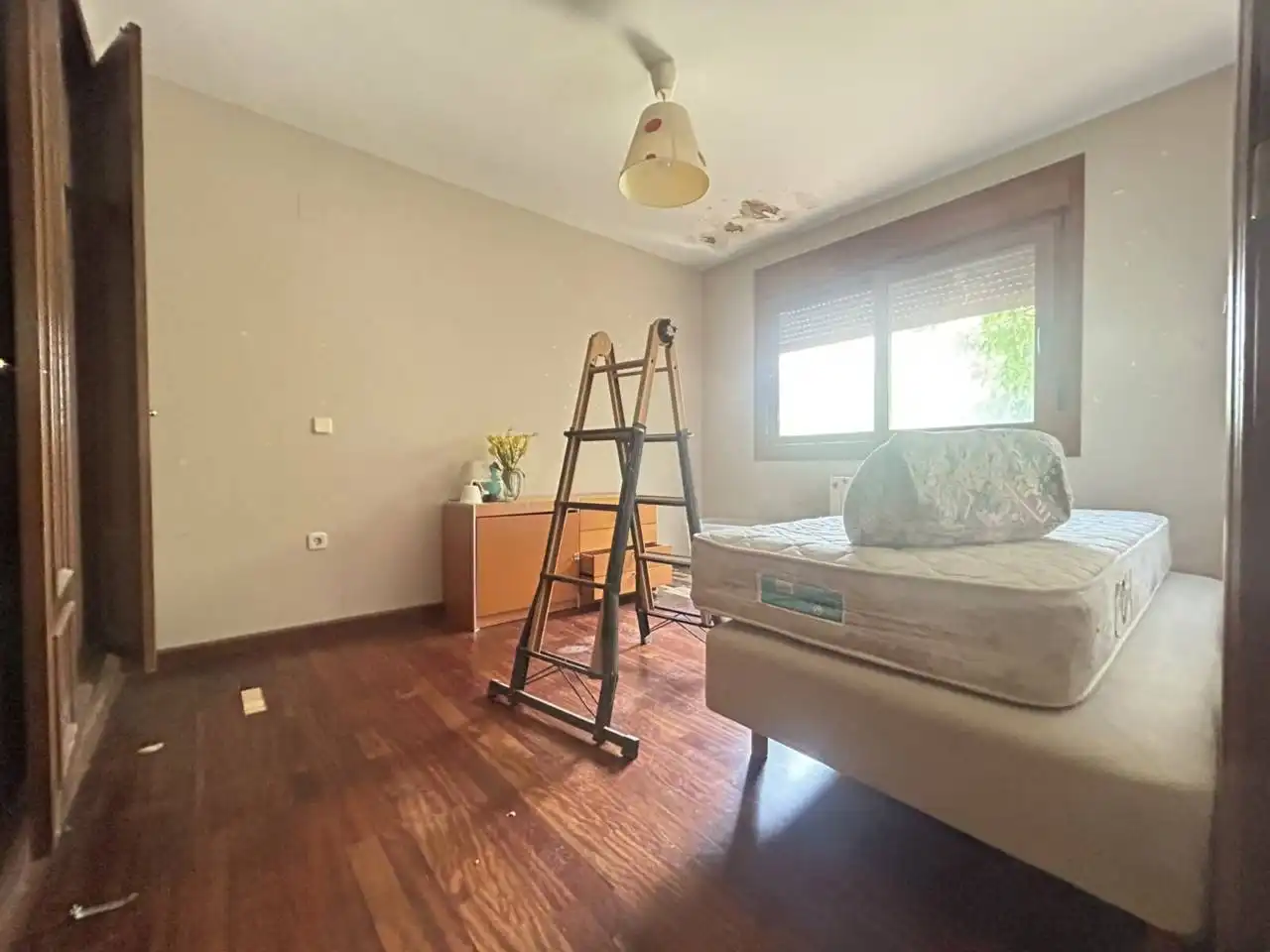 Schlafzimmer von Haus oder Chalet zum Verkauf in Layos mit Heizung, Privatgarten und Terrasse