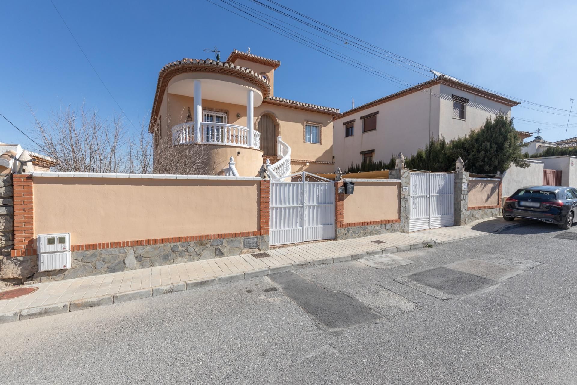 Exterior view of House or chalet for sale in Alhendín  with Air Conditioner, Heating and Private garden