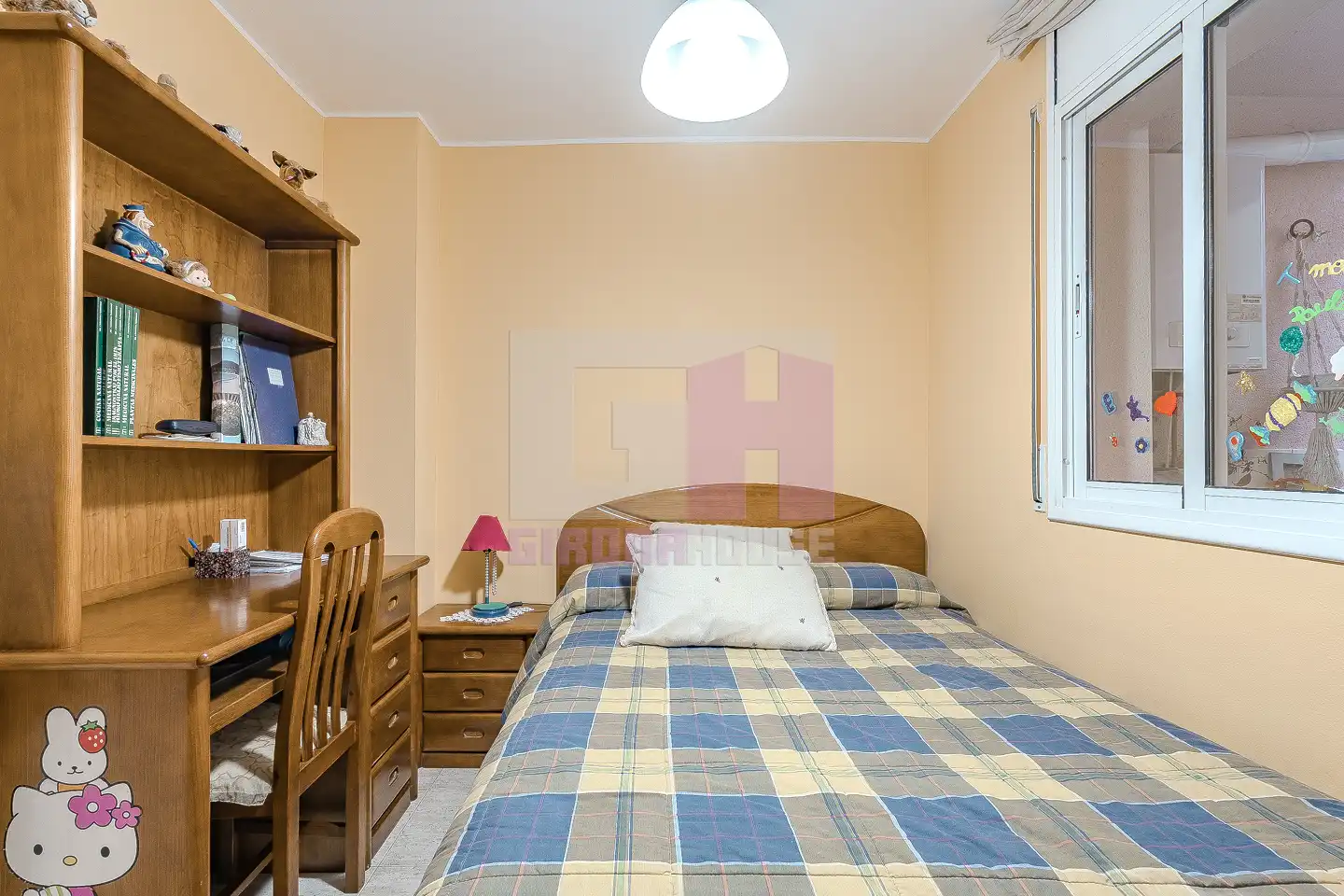 Habitación de Dúplex en venta en Salt con Calefacción, Terraza y Amueblado
