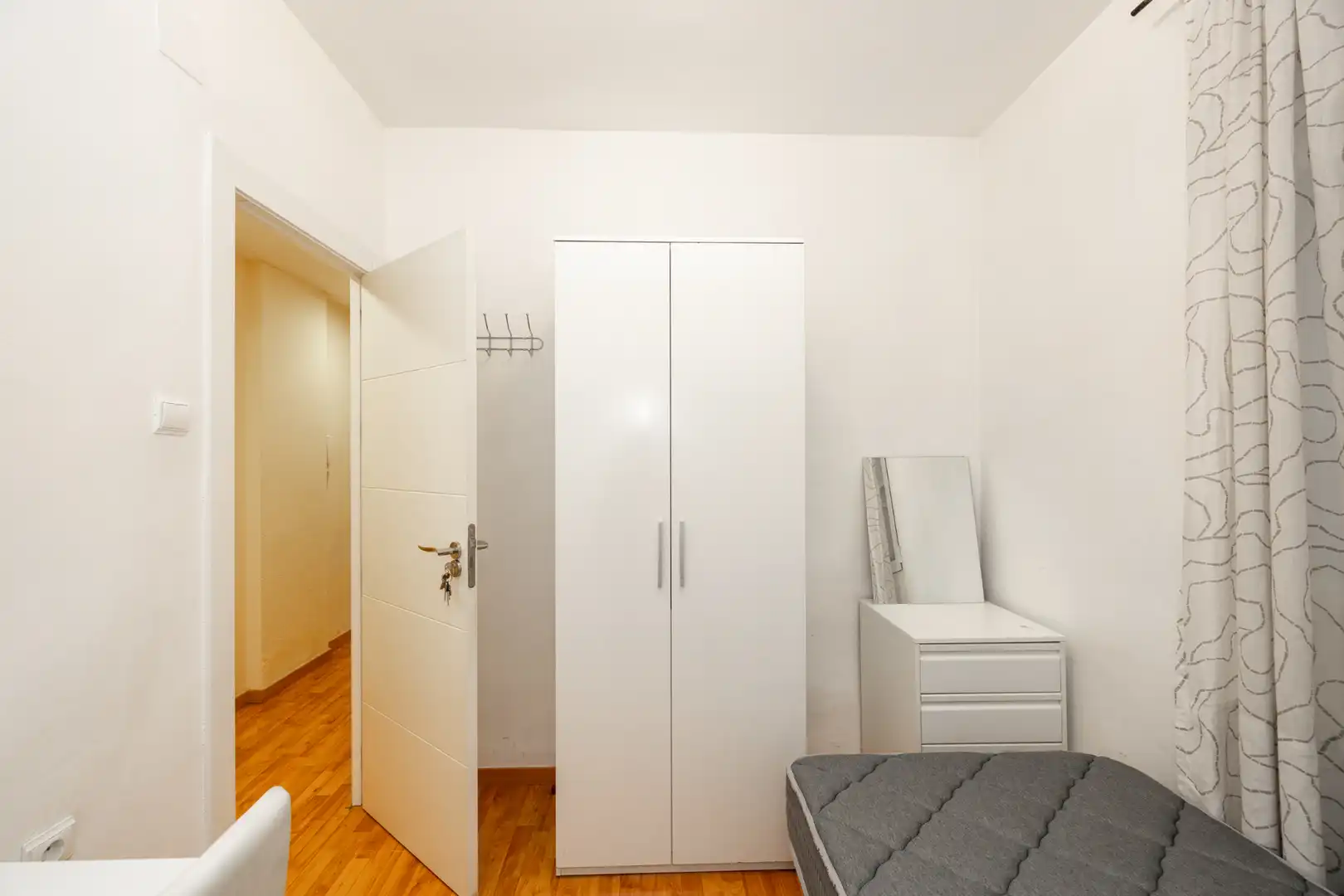 Habitación de Piso de alquiler en Granada con Aire acondicionado, Calefacción y Amueblado