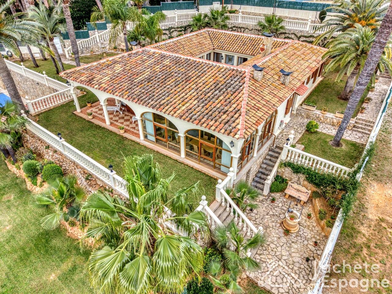 Vista exterior de Casa o xalet en venda en Alcalà de Xivert amb Aire condicionat, Jardí privat i Terrassa