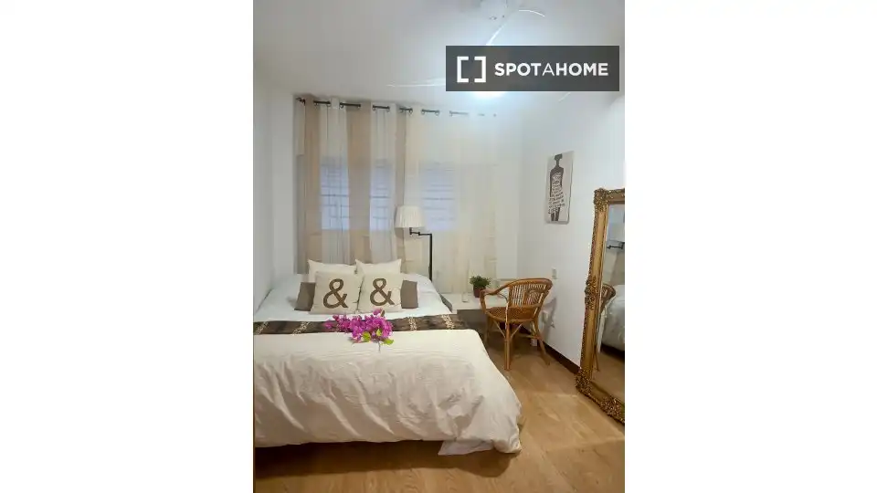 Schlafzimmer von Wohnung zur Miete in Madrid mit Klimaanlage, Heizung und Möbliert