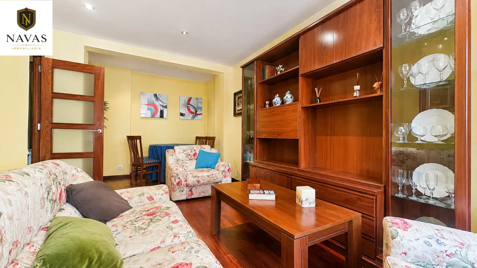Living room of Flat for sale in Vigo   with Heating, Parquet flooring and Furnished