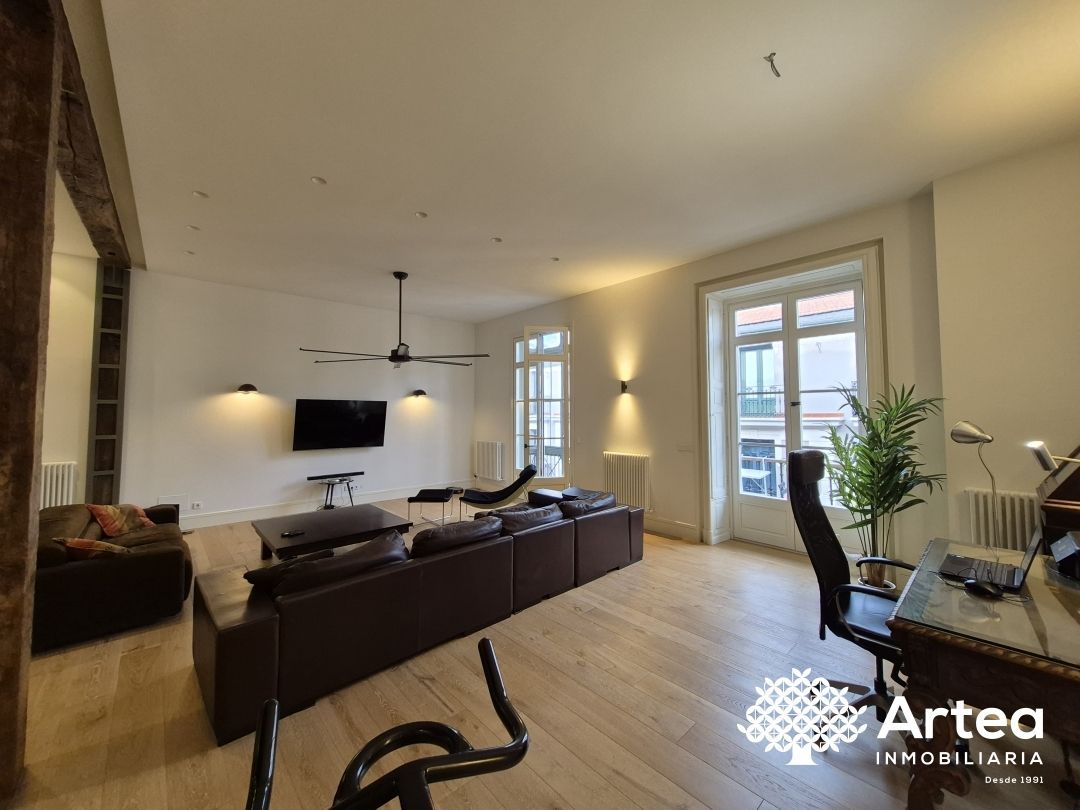 Living room of Flat for sale in Bilbao   with Heating and Balcony