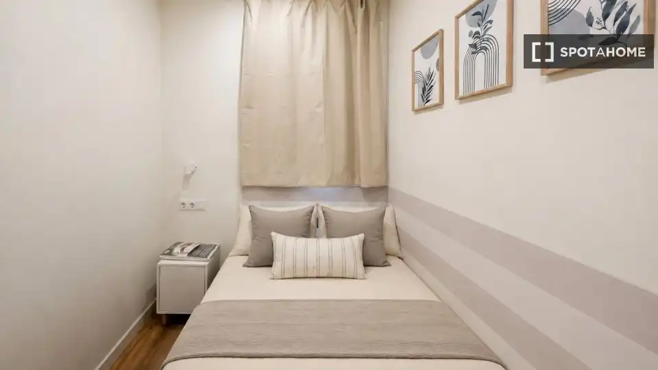 Appartamento con terrazza in affitto a Ciutat Vella, imagen 10