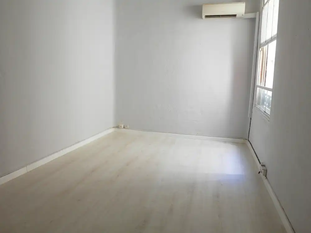 Habitación de Oficina de alquiler en Madrid con Aire acondicionado
