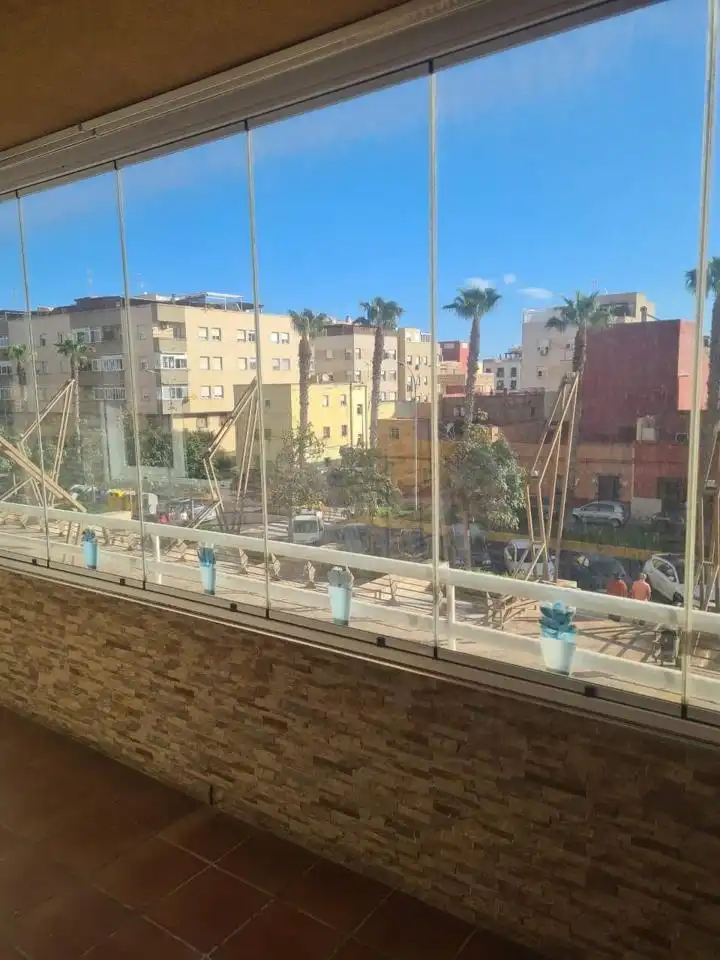 Vista exterior de Piso en venta en Melilla con Terraza y Piscina comunitaria