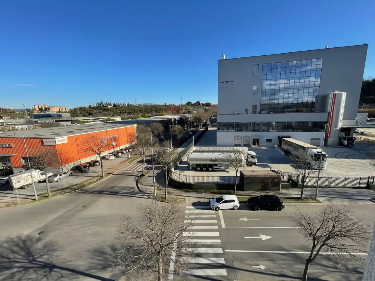 Vista exterior de Nau industrial en venda en Vic