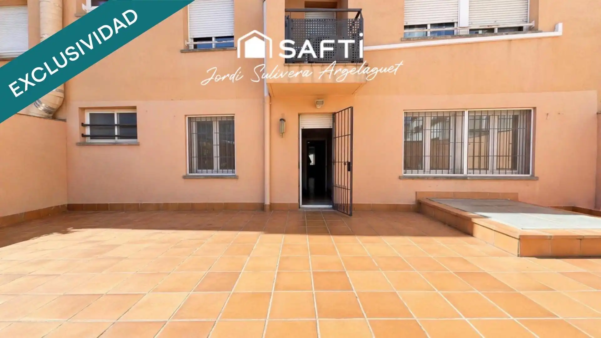 Exterior view of Flat for sale in Girona  with Air Conditioner, Heating and Terrace