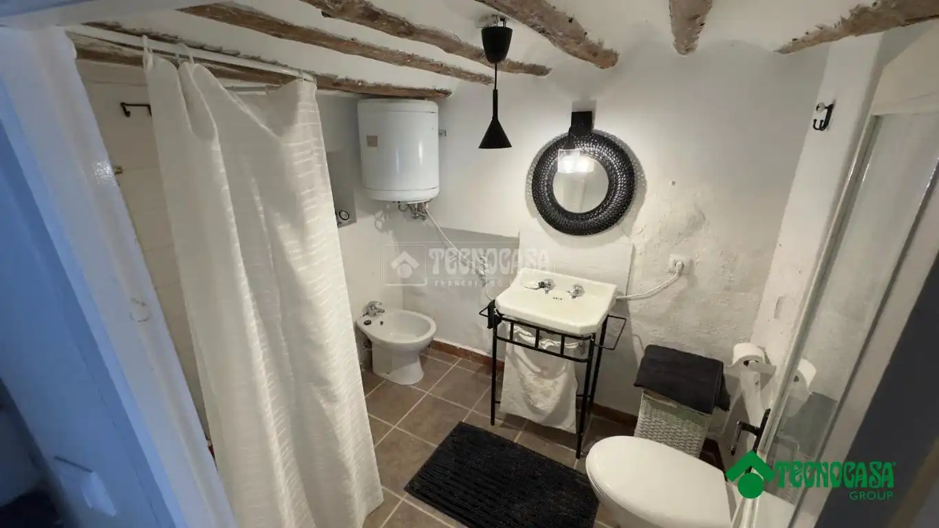 Baño de Casa adosada en venta en Zafra de Záncara con Aire acondicionado, Calefacción y Amueblado