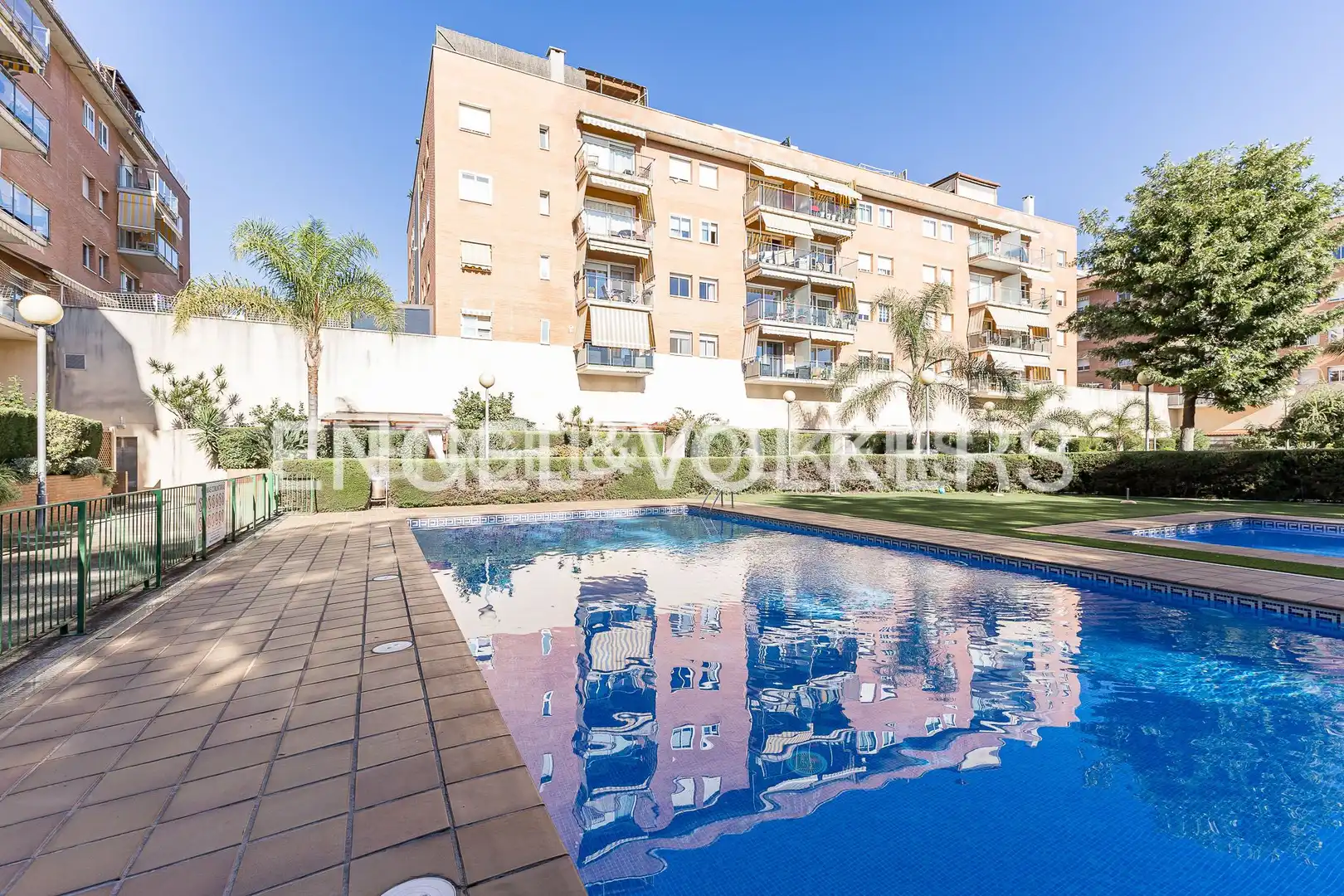 Piscina de Dúplex en venta en Castelldefels con Aire acondicionado, Calefacción y Parquet