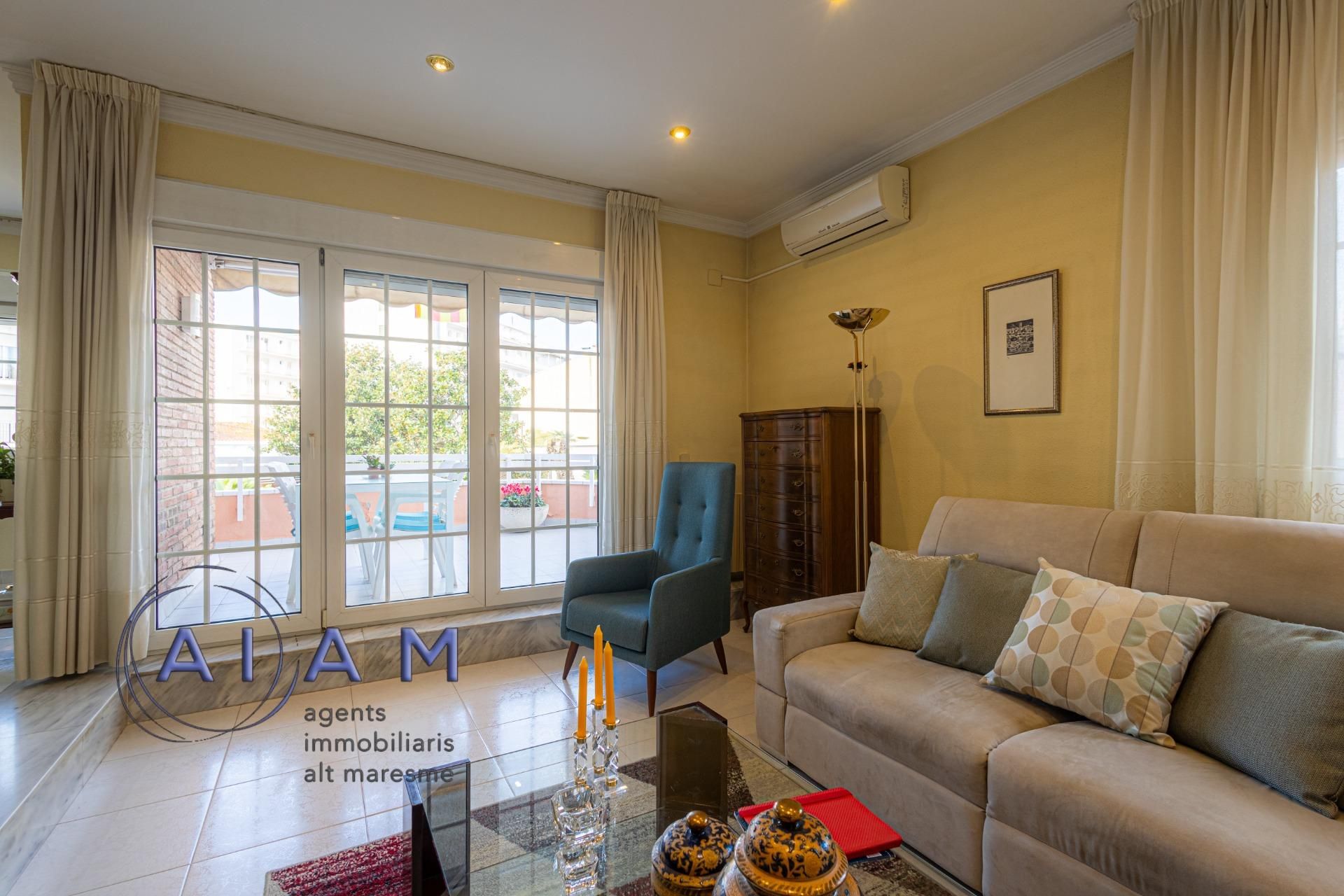 Living room of Single-family semi-detached for sale in Pineda de Mar  with Air Conditioner, Heating and Private garden