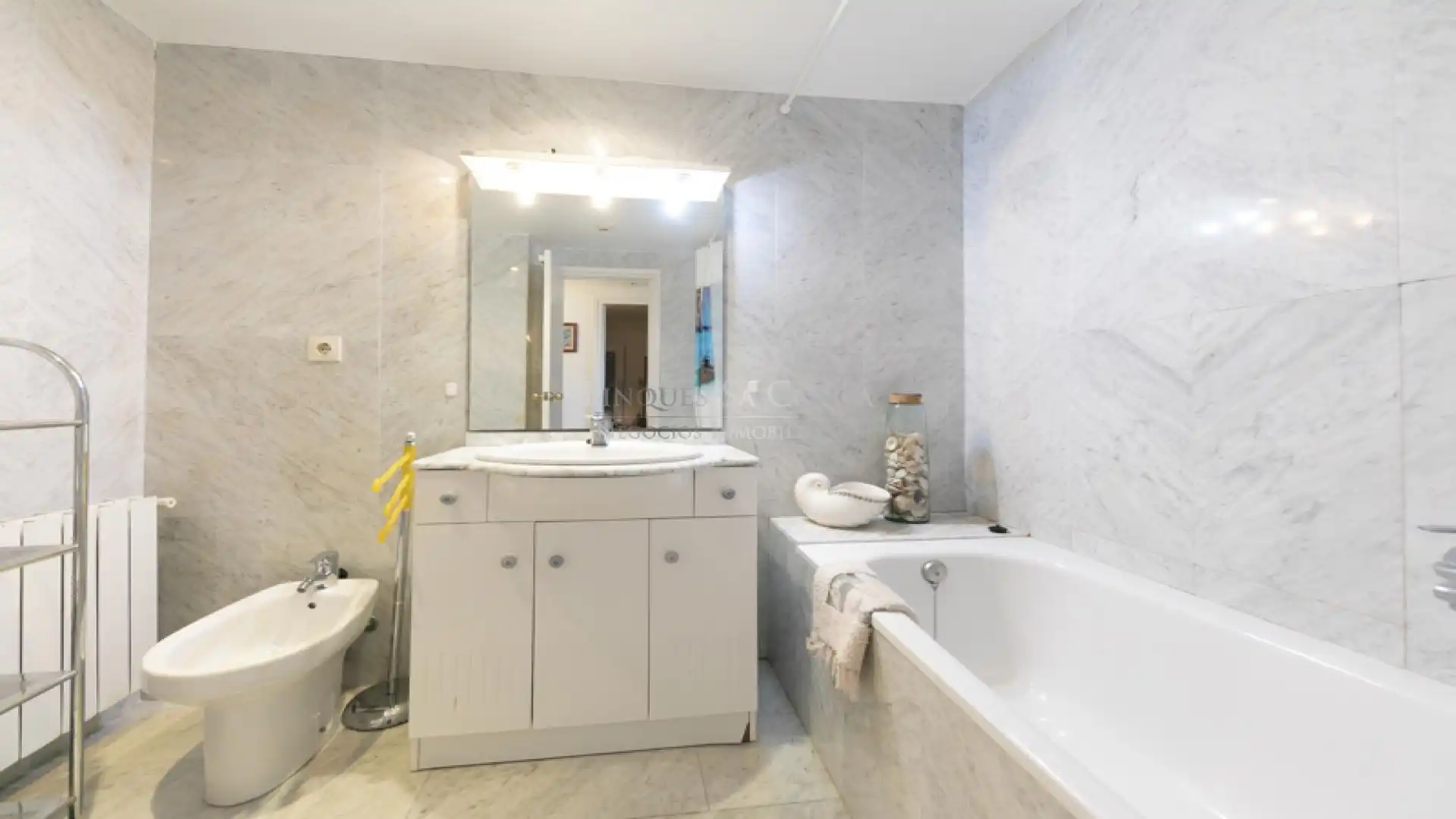 Badezimmer von Wohnungen zum Verkauf in Sant Feliu de Guíxols mit Heizung, Terrasse und Möbliert
