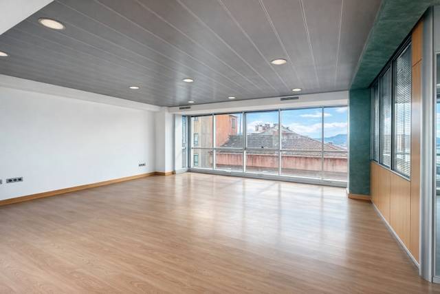 Oficina en Alquiler en Avenida de Madrid, 18 en Salgueira - O Castaño