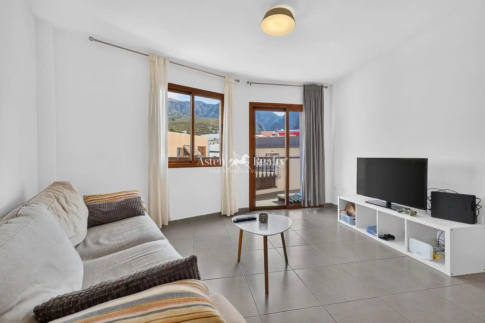 Living room of Flat for sale in Adeje  with Terrace and Furnished